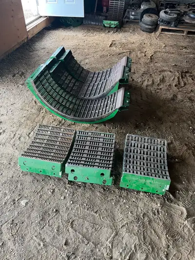 Set of Mad concaves for John Deere S series combine. Bought in 2024. 3 frames (position 1/2/3). 2x22...