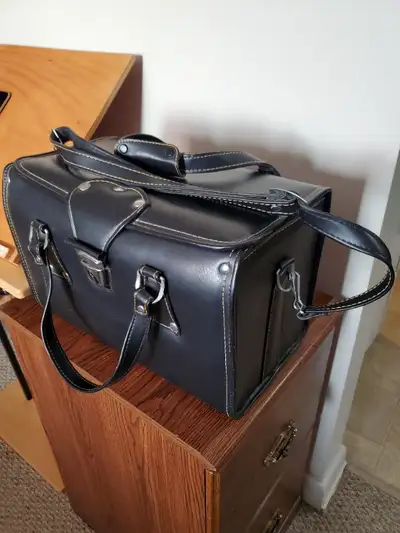 BIG Vintage CARRY-CASE: VERY GOOD++ Condition 40+ Yrs-Old, View more