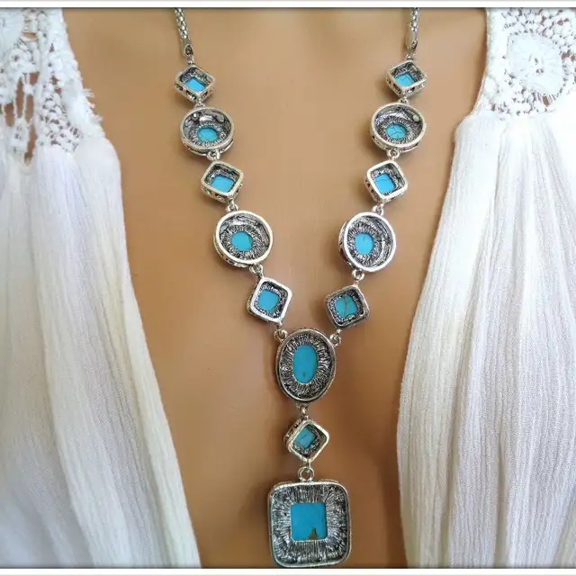 Vintage faux turquoise fashion jewelry Necklace in Jewellery & Watches in Calgary - Image 5