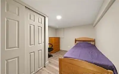 FEMALE ONLY - 1 Room available at Josephine Ave, Windsor, ON. Seeking a quiet and clean female stude...