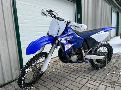 2017 YZ 250 runs great, ready for a new owner. -Clark oversize gas tank -Acerbis skid plate, hand gu...