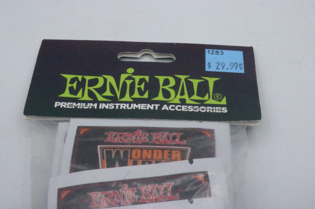 Ernie Ball Wonder Wipes Fretboard Conditioner (#1283) in Other in City of Halifax - Image 2