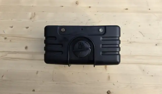 Tecumseh Gas Engine One Gallon Fuel Tank with Gas Cap PN 34156A. in Lawnmowers & Leaf Blowers in Kawartha Lakes - Image 2