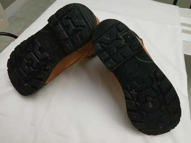 men's work boot in Men's Shoes in Sarnia - Image 3