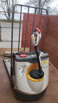 Electric pallet truck- Crown