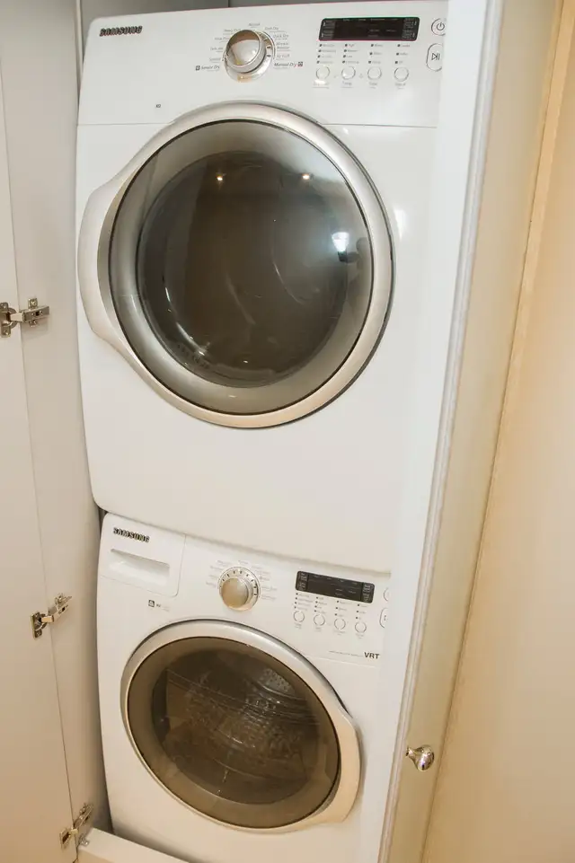 beautiful luxury condo near square one  in Long Term Rentals in Mississauga / Peel Region - Image 7