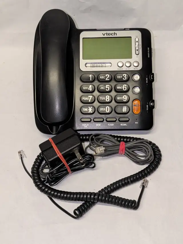 VTech CD1281 corded big button telephone in Home Phones & Answering Machines in Stratford - Image 2