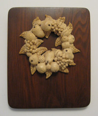CHRISTMAS WREATH HANGING WALL PLAQUE