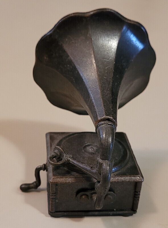 Vintage Copper Die Cast Miniature Phonograph Pencil Sharpener in Arts & Collectibles in Oshawa / Durham Region - Image 4