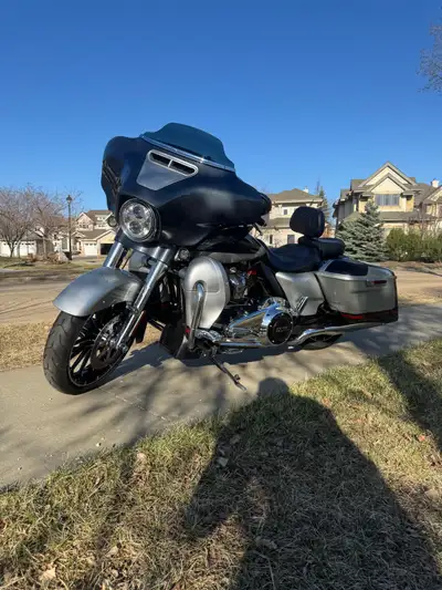 2019 Harley Davidson CVO Street Glide. Exceptionally clean bike with only 11000KM. I have owned this...