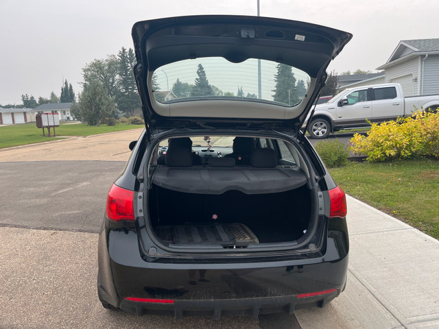2011 KIA Forte EX Hatchback in Cars & Trucks in Strathcona County - Image 4