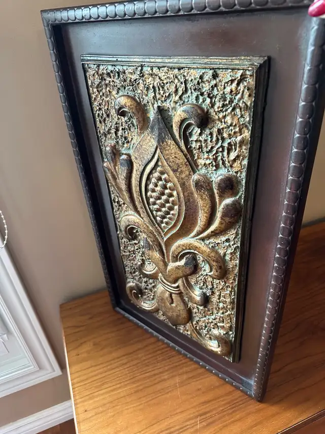 Decorative wall art piece - fleur-de-lis motif  in Home Décor & Accents in Saskatoon - Image 3