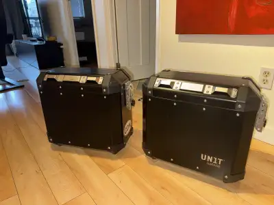 40 litre Aluminium Motorcycle Panniers, neoprene lined, waterproof, locking with carry handles. Matc...