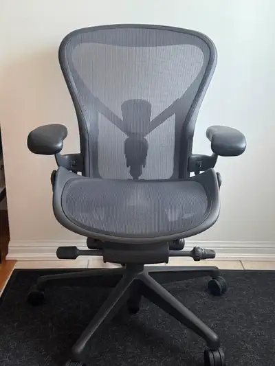 Selling a Herman Miller Aeron Remastered office chair. It’s size B and looks almost like new. A coup...