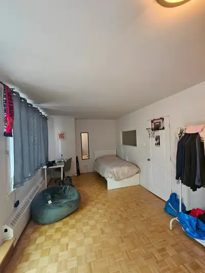 2-MINUTE WALK TO MCGILL CAMPUS, 5-MINUTE WALK TO PEEL STATION (French version will follow) We have a...