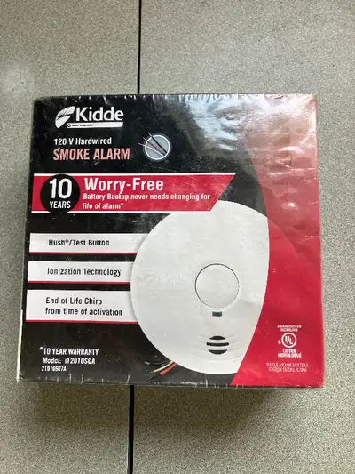 New in box. 120v hardwired smoke alarm. 10 year warranty. Cost $65 at Canadian tire.