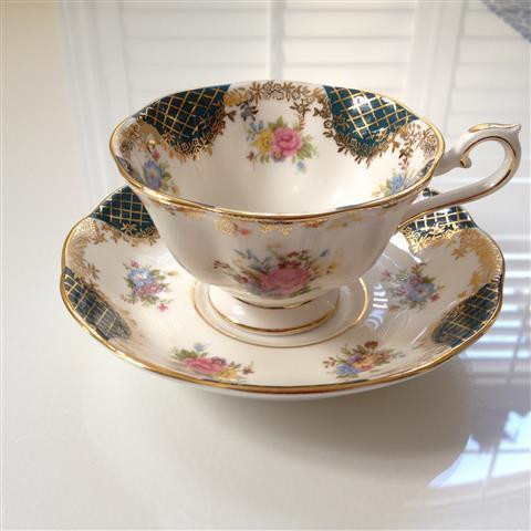 Royal Albert 1983 Empress Series 