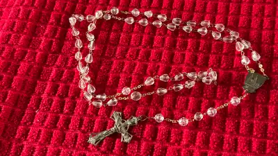 This gorgeous rosary features delicate, clear beads and a detailed crucifix. Vintage item, but has b...