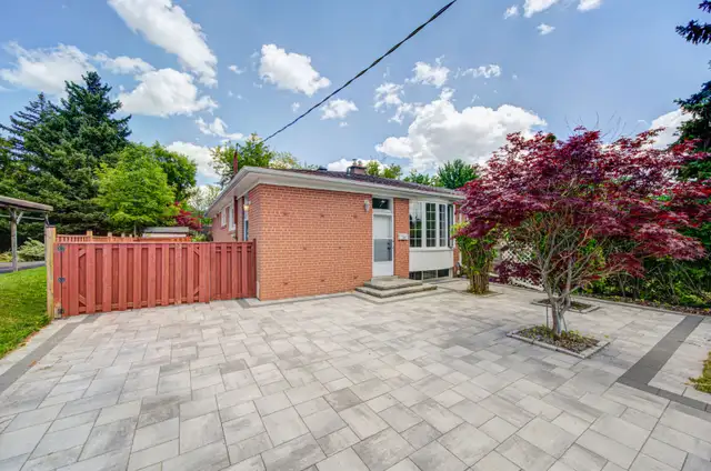  EXCLUSIVE: Bayview SS Zone | Semi-Detached Bungalow | Income