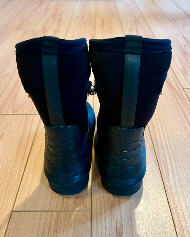 Bogs Neo-classic Winter Boots - Size 1 in Kids & Youth in Bedford - Image 2