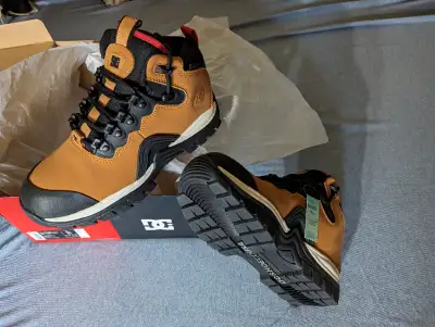 MEN'S NAVIGATOR LACE HIKING BOOTS, View more