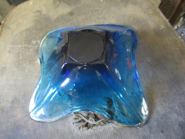 70s ODD BLUE PURPLE RETRO GLASS CHALET STYLE ART GLASS BOWL $20 in Home Décor & Accents in Winnipeg - Image 2