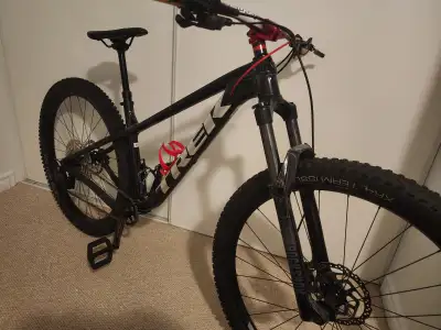 Medium frame 2023 Trek roscoe 7 mtn bike for sale., View more