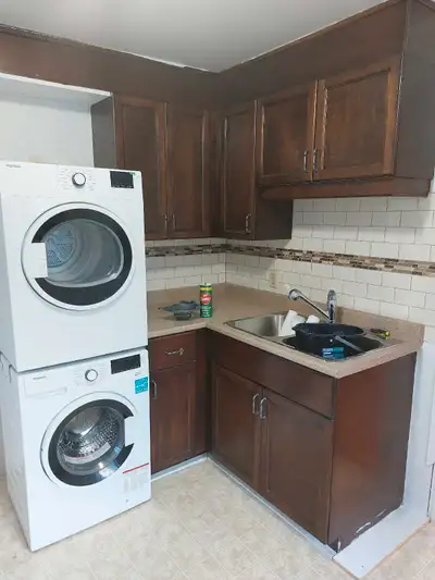 Beautiful, newly renovated 2 bedroom apartment, very close to downtown Charlottetown. Spacious livin...