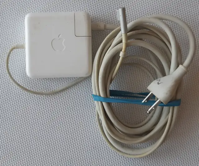 Apple MagSafe Power Adapter in Laptop Accessories in City of Toronto - Image 2