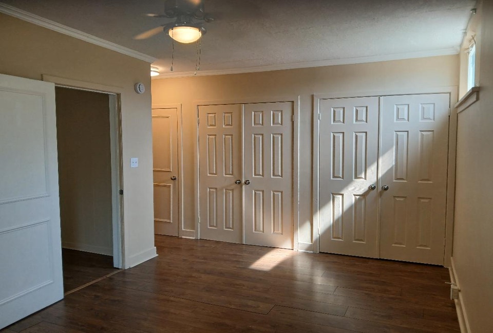 UPPER 1 BEDROOM LARGE - DOWNTOWN 4