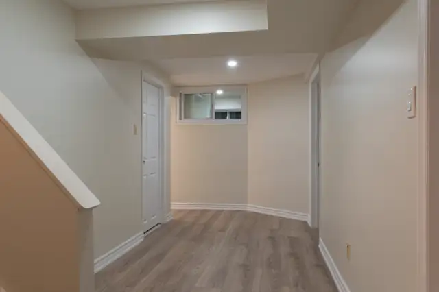 6mins to UTM, seperate entrance basement renting63882288482305122