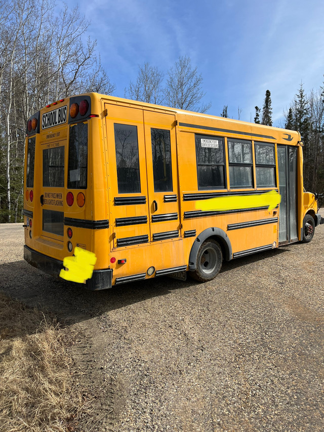 2009 Chevrolet Express 3500 Duramax Bus in Cars & Trucks in Strathcona County - Image 3