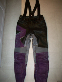 pantalon de moto en cuir épais très bonne condition