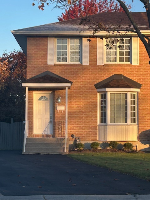 DEC 1St. KINGSTON, HOSPITALS/QUEENS MINT 3 BEDROOM HOME.