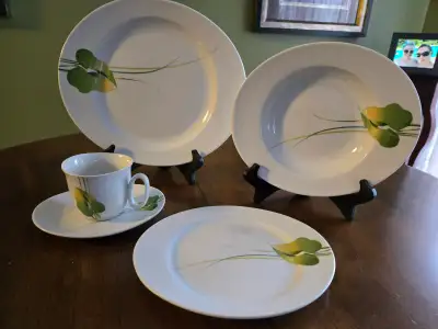 Dinnerware set, View more