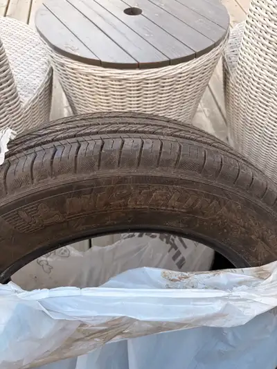 Set of 4 235 60 19 Michelin all season used for 5000 km almost new came out from a Lexus RX 350