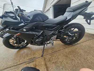 2020 gsx250r, great beginner bike. has after market exuast (leovince), heated grips, battery is stil...