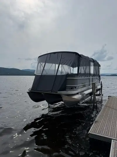 Année 2021 Ponton Princecraft 25' remorque BBQ Sonar Toile de transport (payé$2600) Moteur Mercury P...