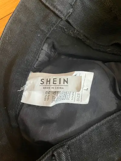 Excellent condition. Size Large. Beltline