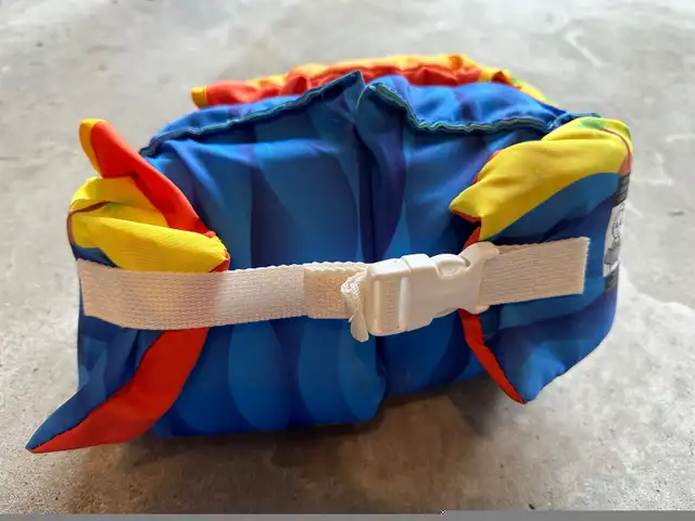 Body Glove Kids' Paddle Pals Patented Swim Jacket in Water Sports in City of Toronto - Image 4