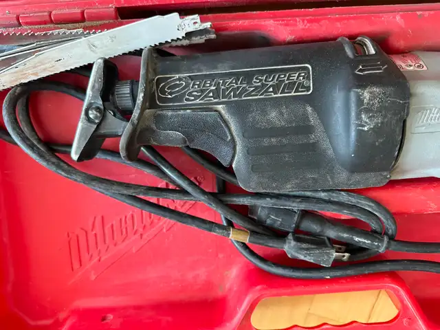Milwaukee Tool 12 Amp SAWZALL Reciprocating Saw with Case in Power Tools in City of Toronto - Image 5