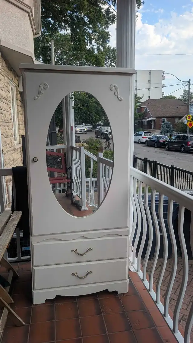 vintage wardrobe medium size in Dressers & Wardrobes in City of Toronto - Image 2