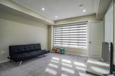 Renting a spacious second master room for 1150 and utility 20%