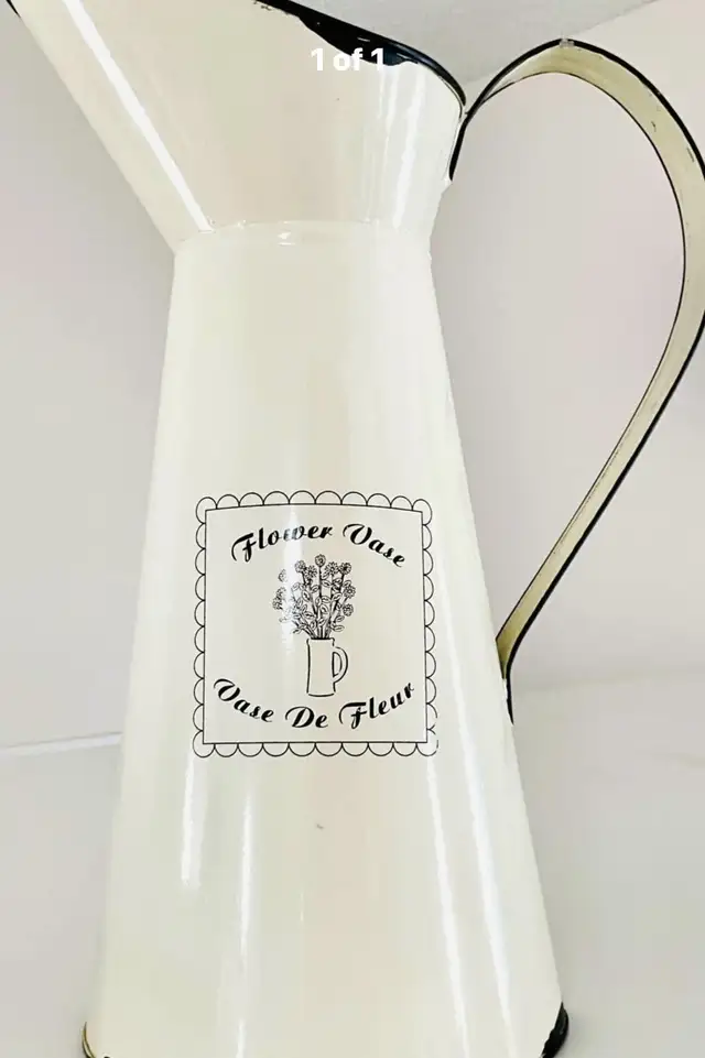 GORGEOUS ANTIQUED FLOWER VASE! in Home Décor & Accents in Strathcona County - Image 2