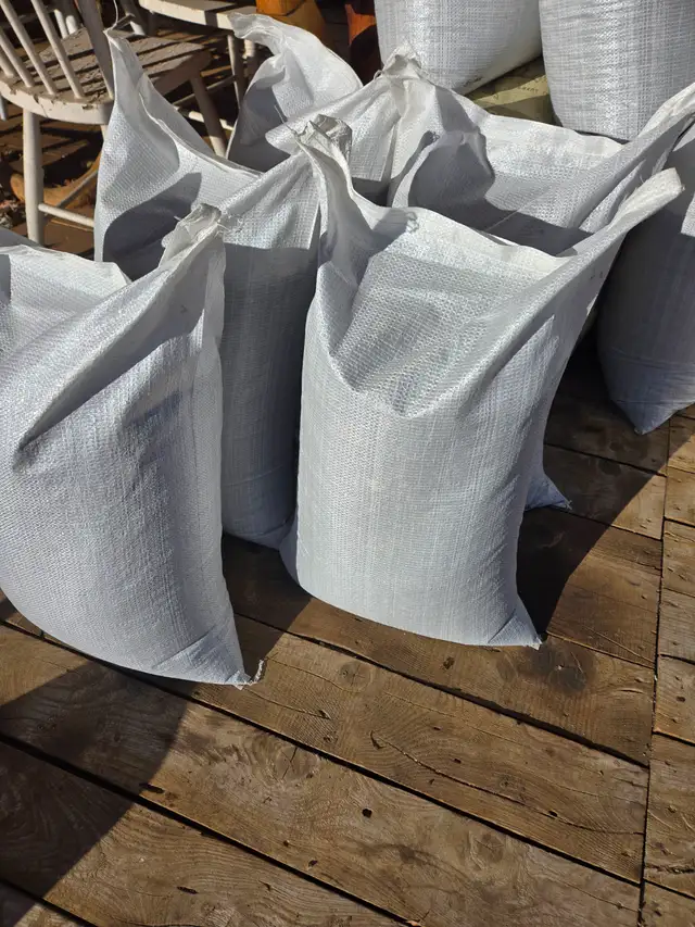 Bird seed in Other in Portage la Prairie - Image 3
