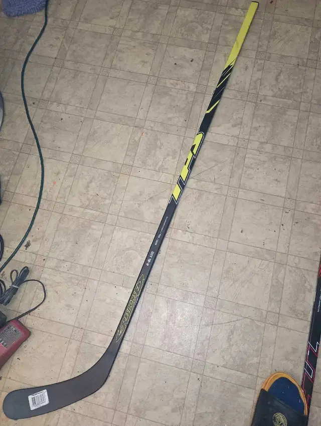 hockey stick in Hockey in Winnipeg - Image 2