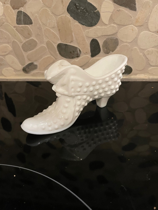 Hobnail Fenton shoe white milk glass  Vtg  in Arts & Collectibles in North Bay - Image 4