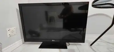 Selling a used 2012 LG TV, perfect for a spare room or gaming setup, with a clear picture and reliab...