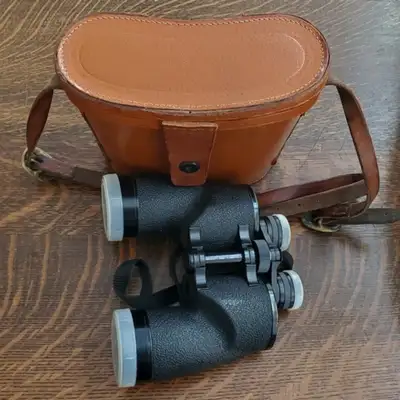 Vintage Carl Wetzlar Saturn 10x50 Coated Lumenized binoculars. Includes lens caps and leather carry...