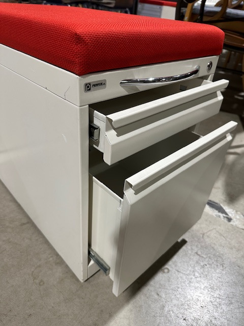 Office Rolling Desk Pedestals, Red & White, two drawer in Bookcases & Shelving Units in Kitchener / Waterloo - Image 4